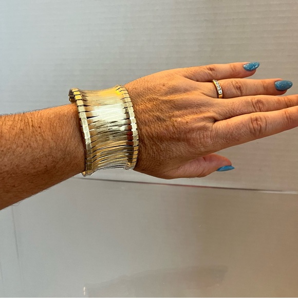 Kenneth Cole Wide Cuff woven Bangle Gold Tone Metal Bracelet signed - Picture 1 of 6